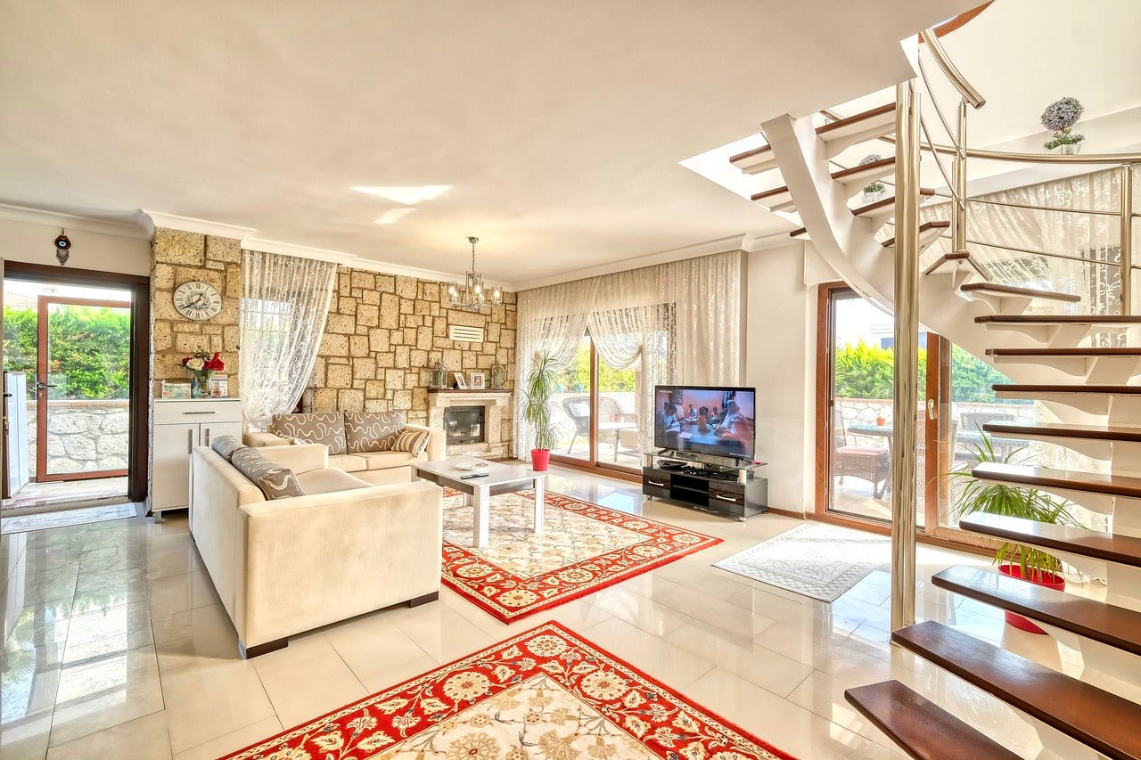 Cum să transformi o canapea extensibilă într-un pat confortabil