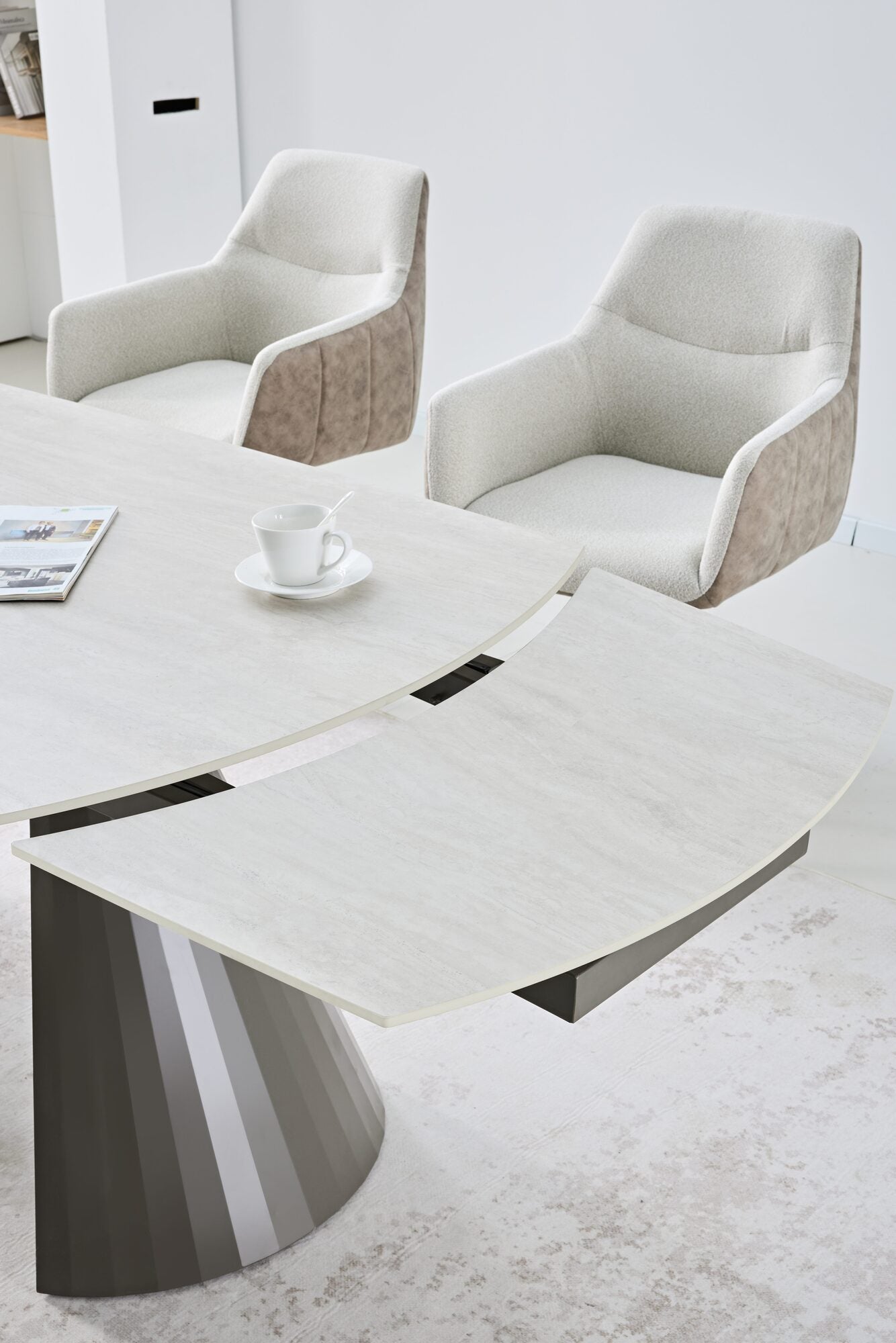 Scaun tapitat cu stofa si picioare metalice Noble 59x65 cm