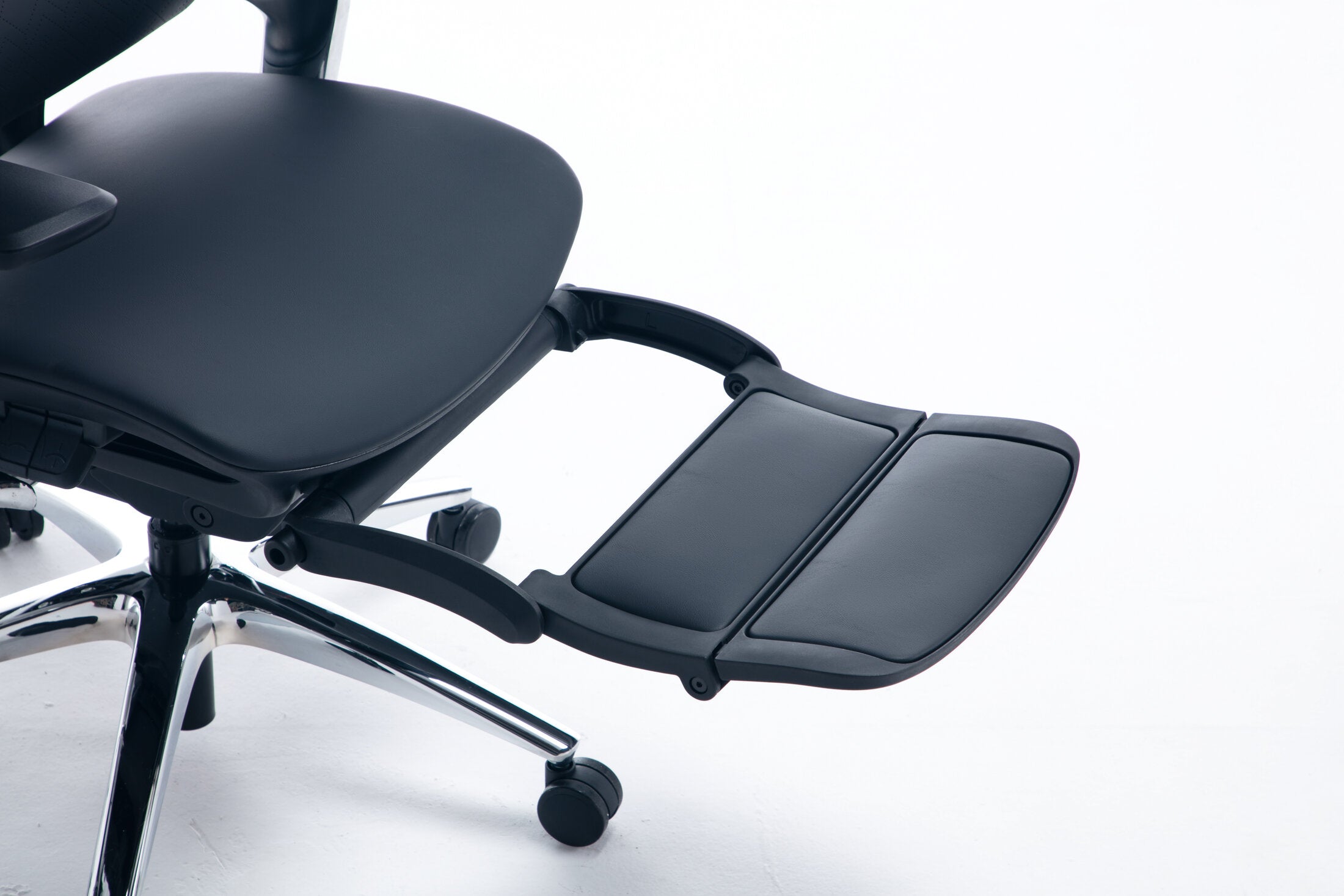 Scaun ergonomic profesional Nexus dumonde cu suport lombar dinamic, cotiere 4D ultra moi, mecanism multifunctional inclinare/blocare, suport picoare, negru