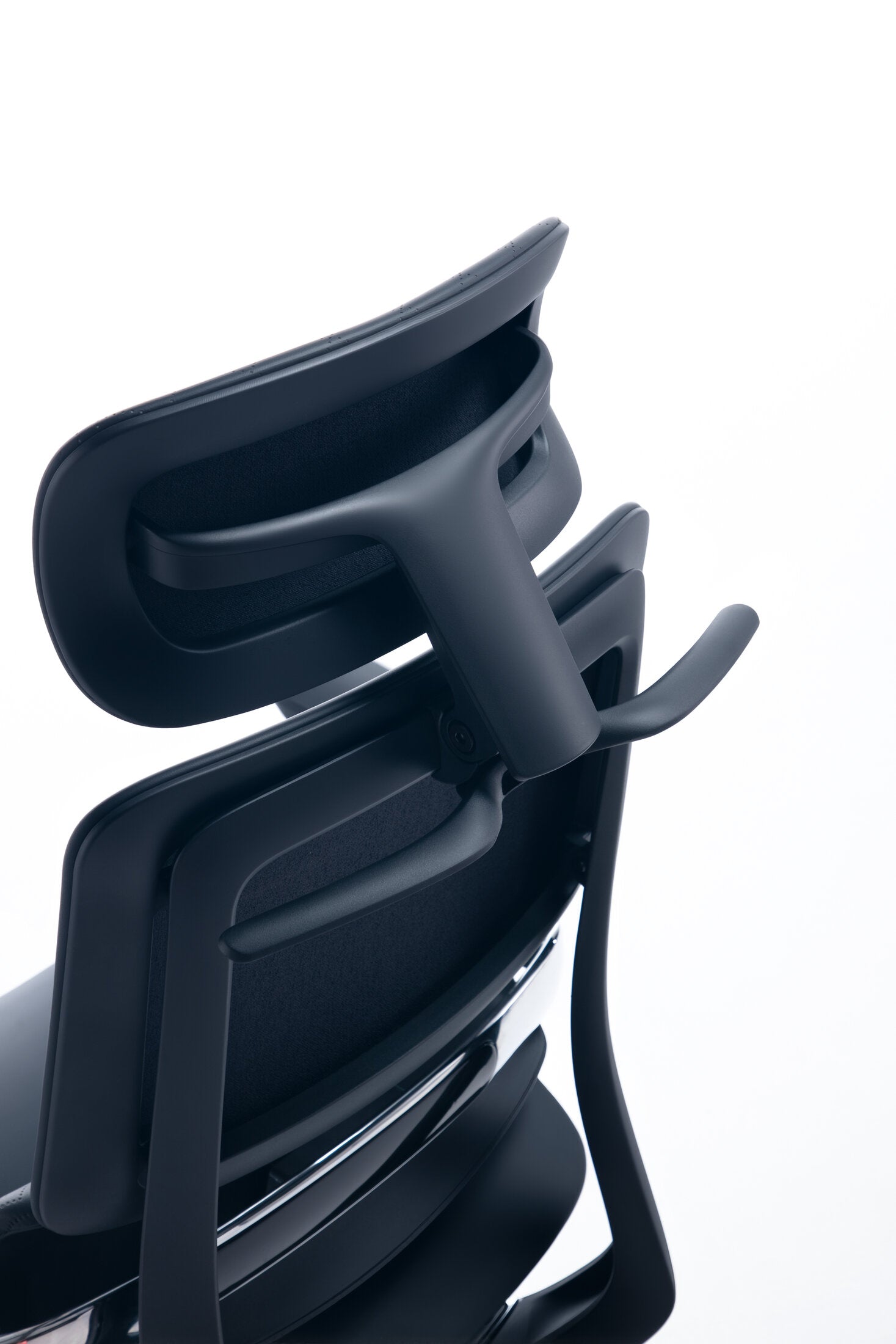 Scaun ergonomic profesional Nexus dumonde cu suport lombar dinamic, cotiere 4D ultra moi, mecanism multifunctional inclinare/blocare, suport picoare, negru