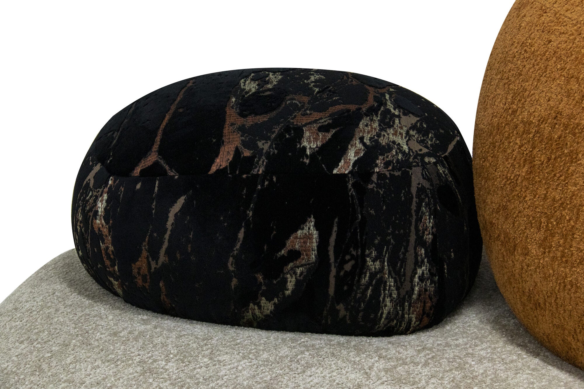 Canapea semirotunda dumonde cu șezut confortabil din spumă HR Ambra 390x150 cm