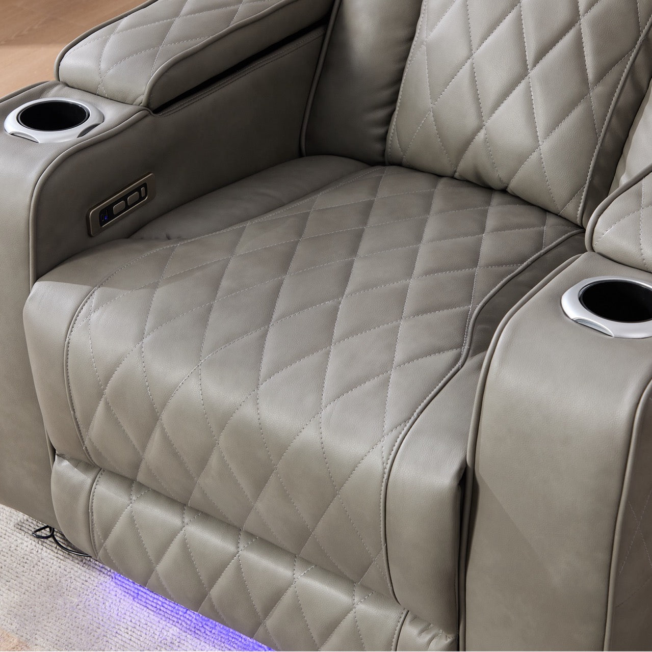 Set canapele dumonde 3+2+1, reclinere electrice, incarcare wireless, USB-C, suport pahare incalzite, lumini LED Selvar