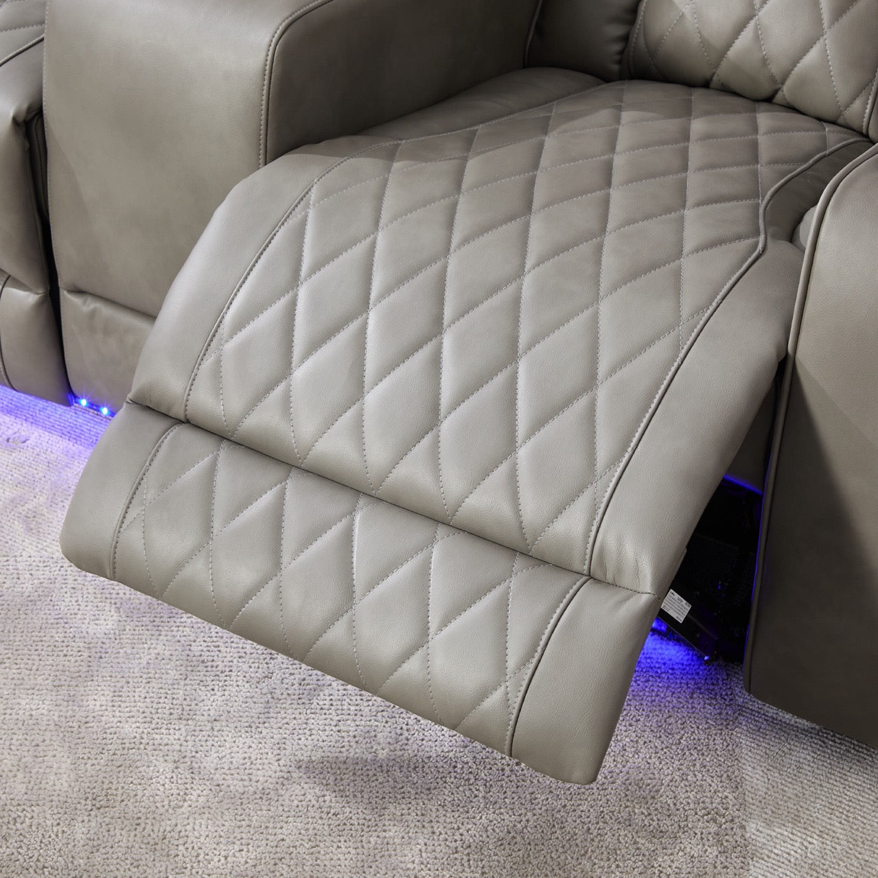 Set canapele dumonde 3+2+1, reclinere electrice, incarcare wireless, USB-C, suport pahare incalzite, lumini LED Selvar